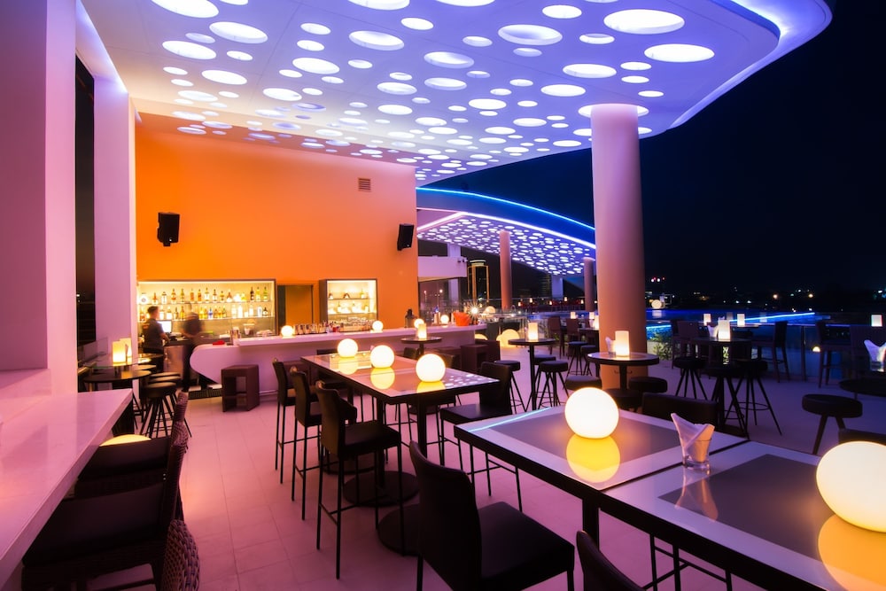 SUN & MOON, Urban Hotel 54/66