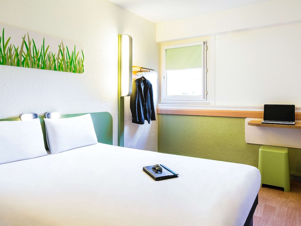 ROOM, DOUBLE BED