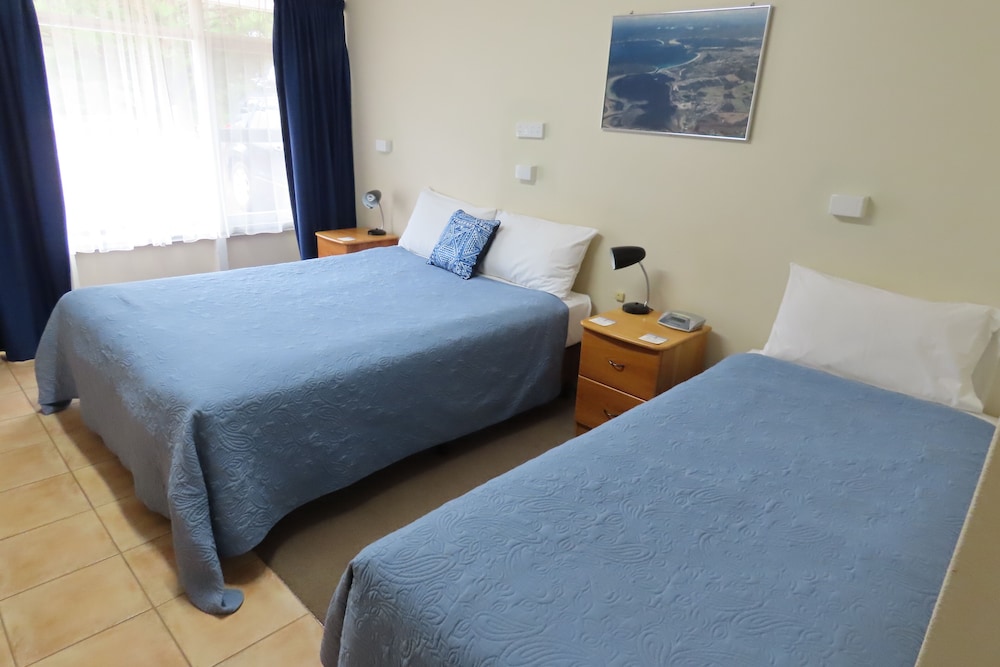 Plus, Classic, Studio, 1 Queen and 1 Single Bed، Emu Point Motel 2/5