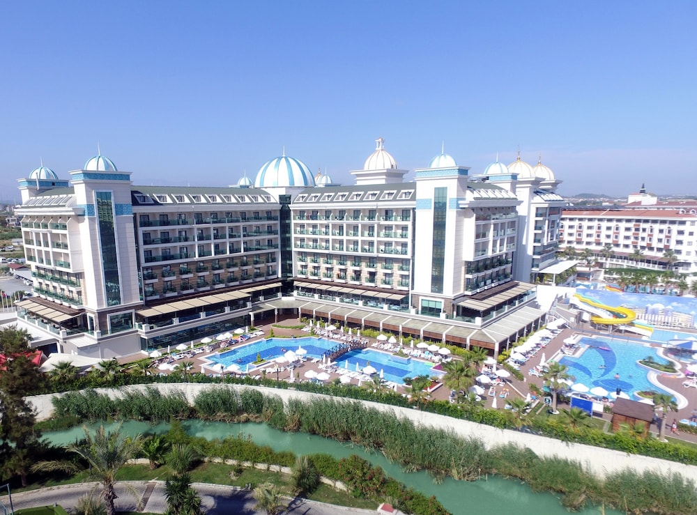Luna Blanca Resort & Spa in SIDE