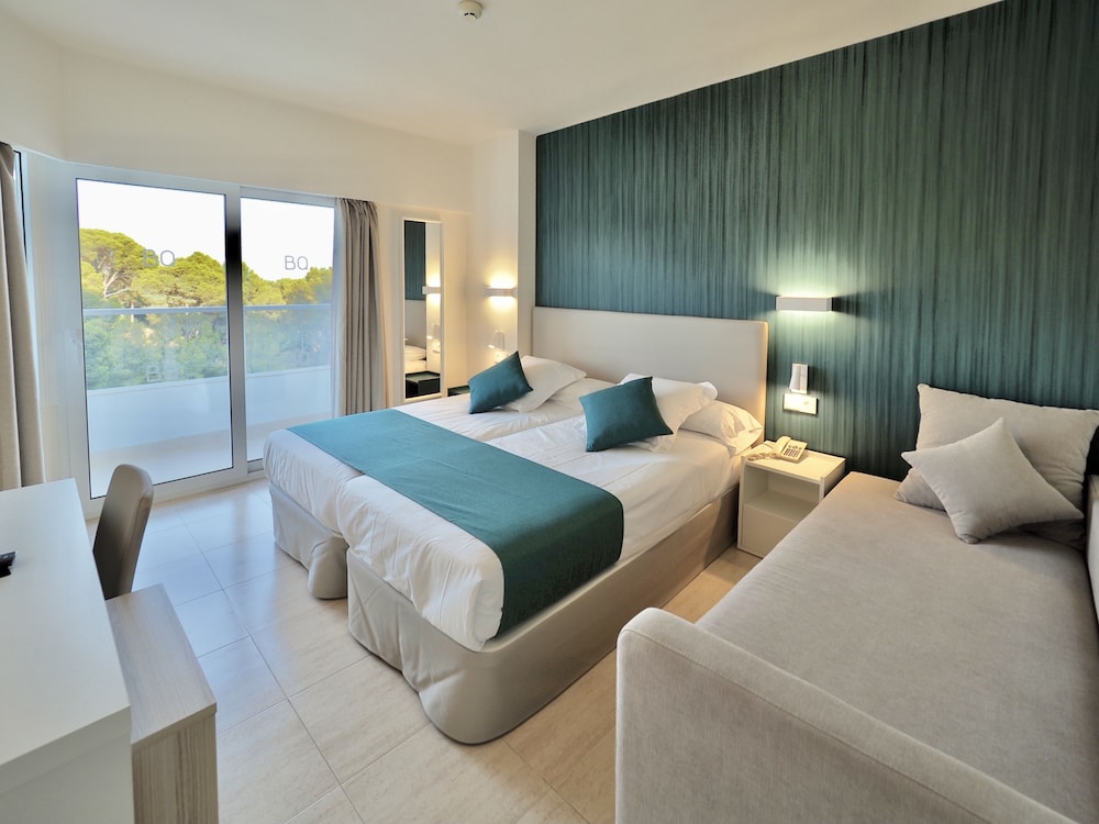 ROOM, DOUBLE BED, BALCONY