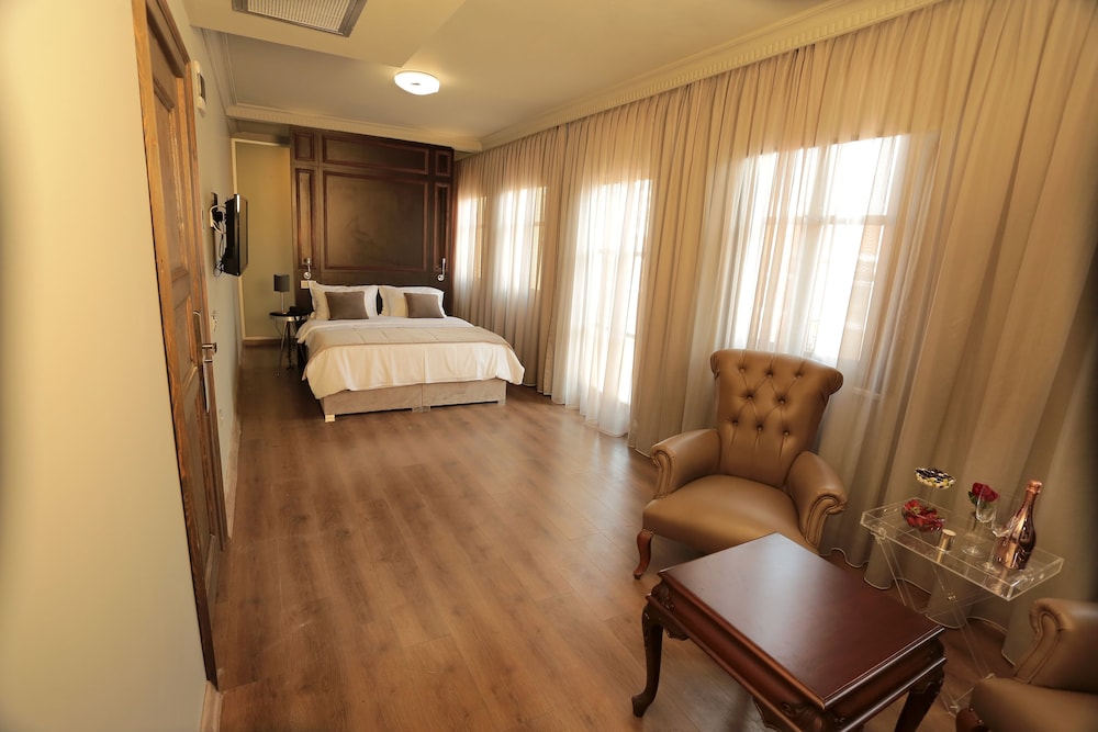 Ferman Pera Hotel 30/65