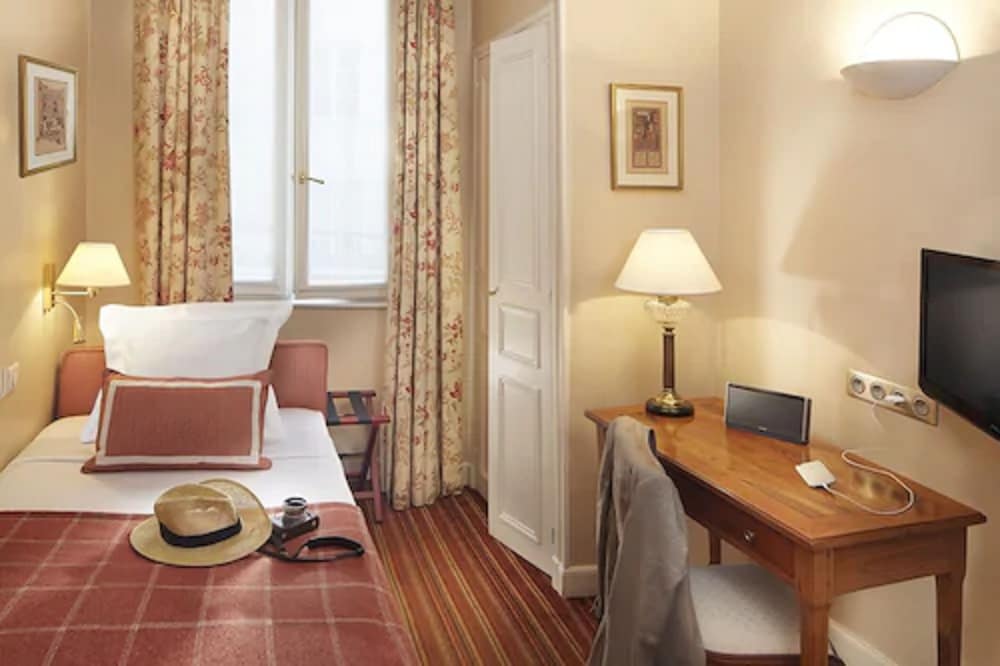 Relais Du Louvre 22/46
