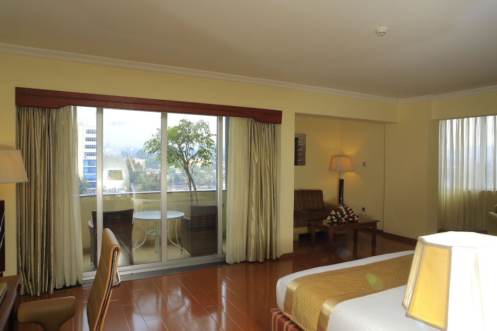 Inter Luxury Hotel 50/75