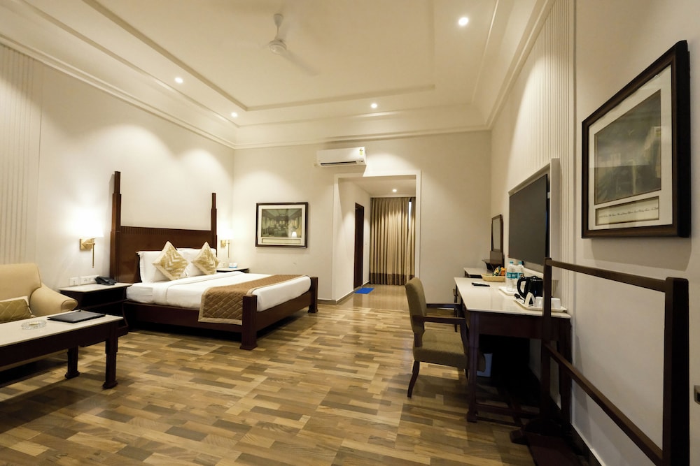Chanakya Bnr Hotel 14/50