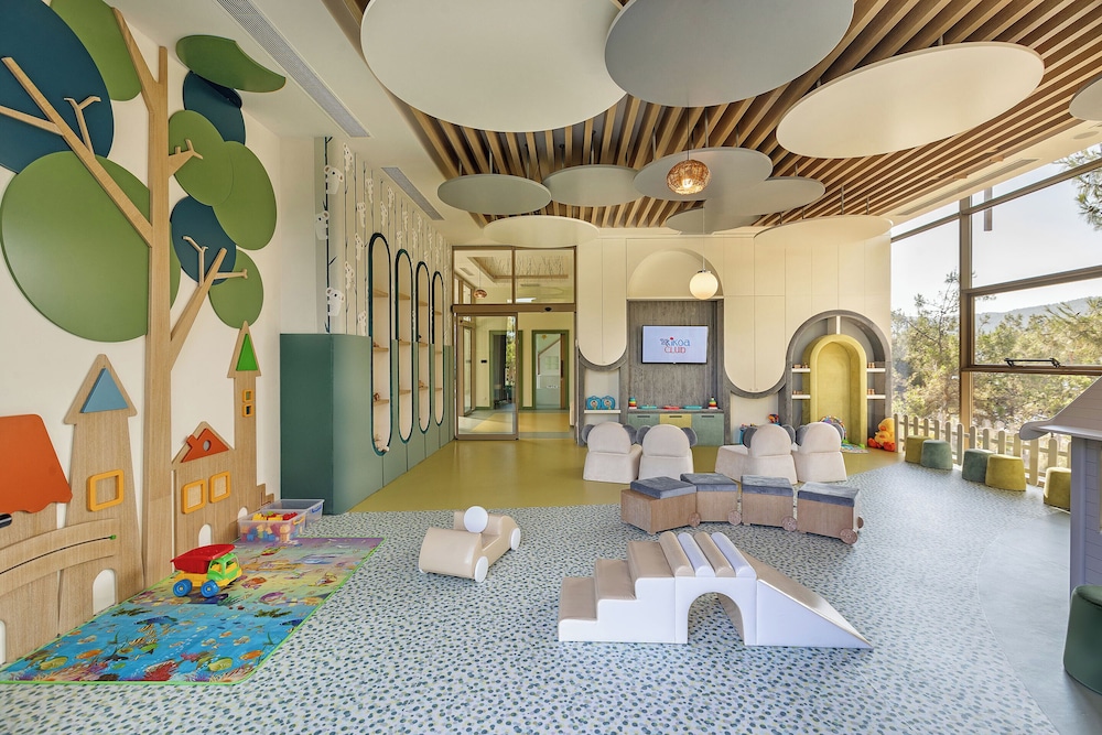 Titanic Luxury Collection Bodrum 66/74