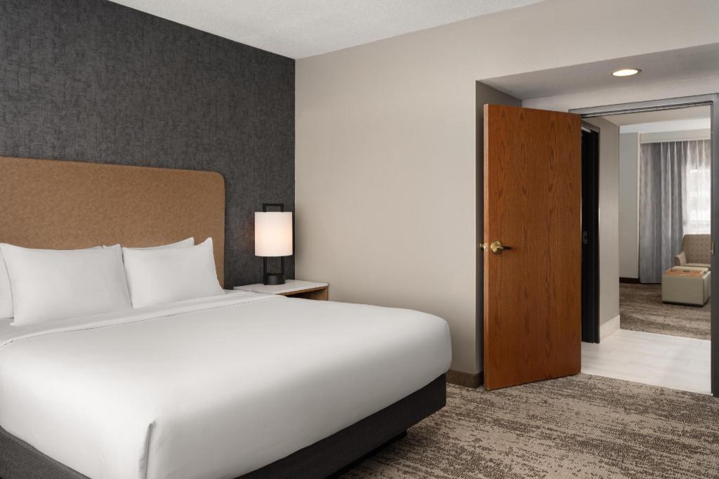 Pure, Suite, King Bed, Accessible