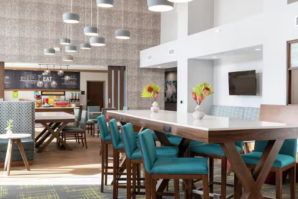Hampton Inn & Suites by Hilton Irving DFW Airport North 39/56