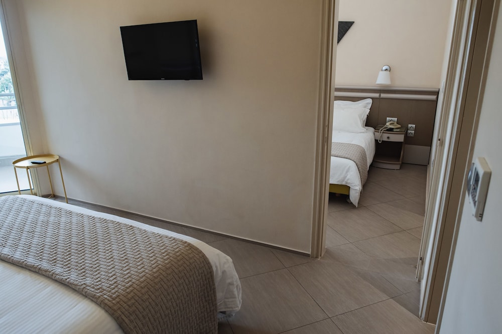 Emmantina Hotel 26/76