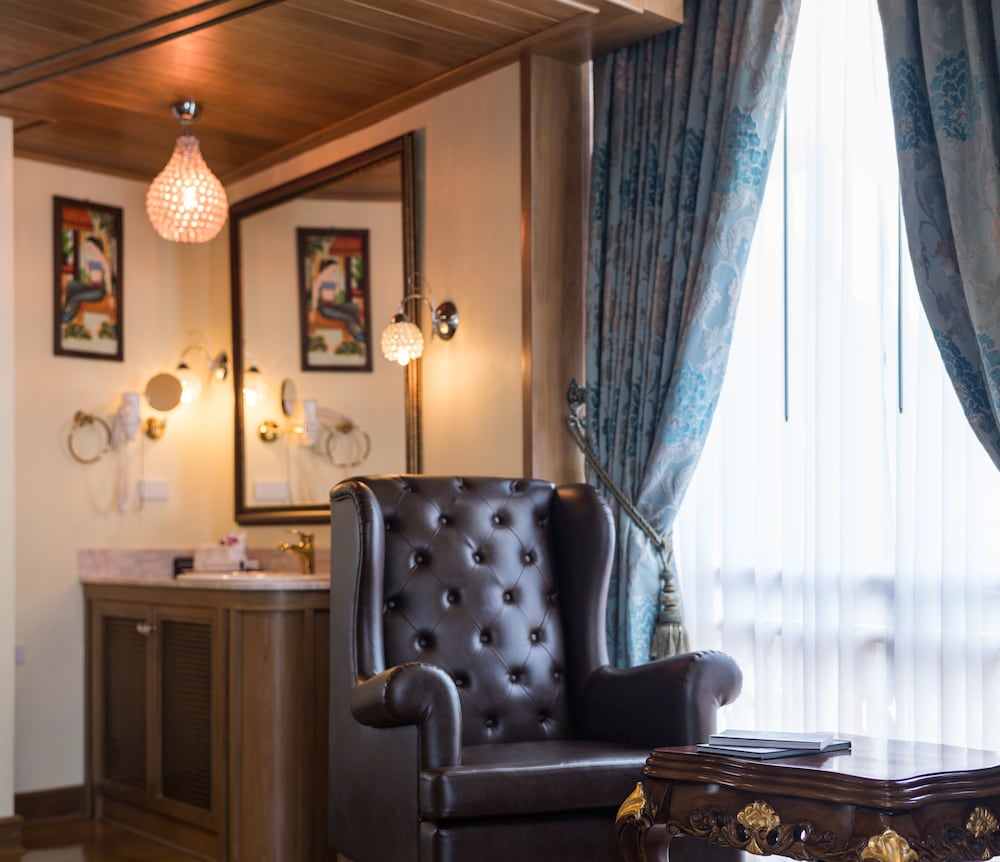 Peak Nimman Prestige Hotel 35/68