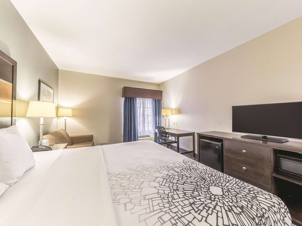 La Quinta Inn & Suites by Wyndham Tulsa - Catoosa Route 66 15/36