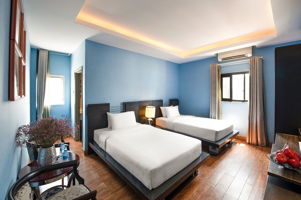 A&EM Corp - The Petit Hotel 17/37
