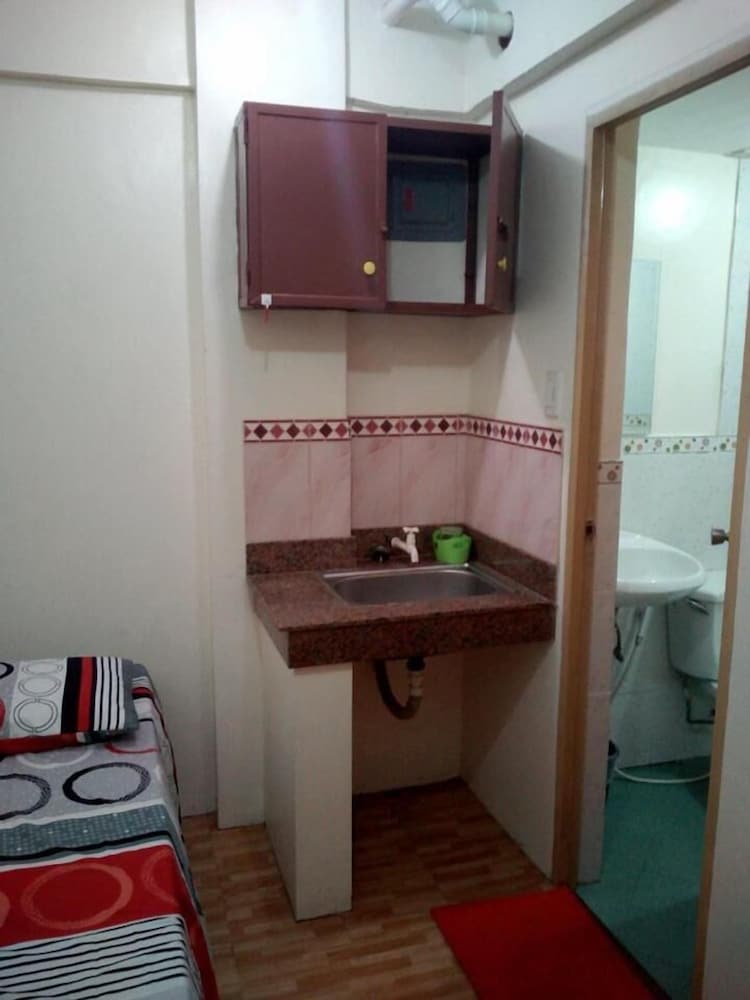 Budget Studio Unit In Makati 32/38