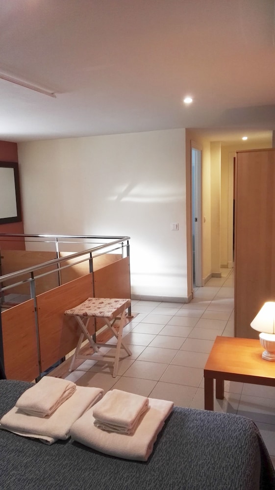 Apartamentos Larga 70 56/80