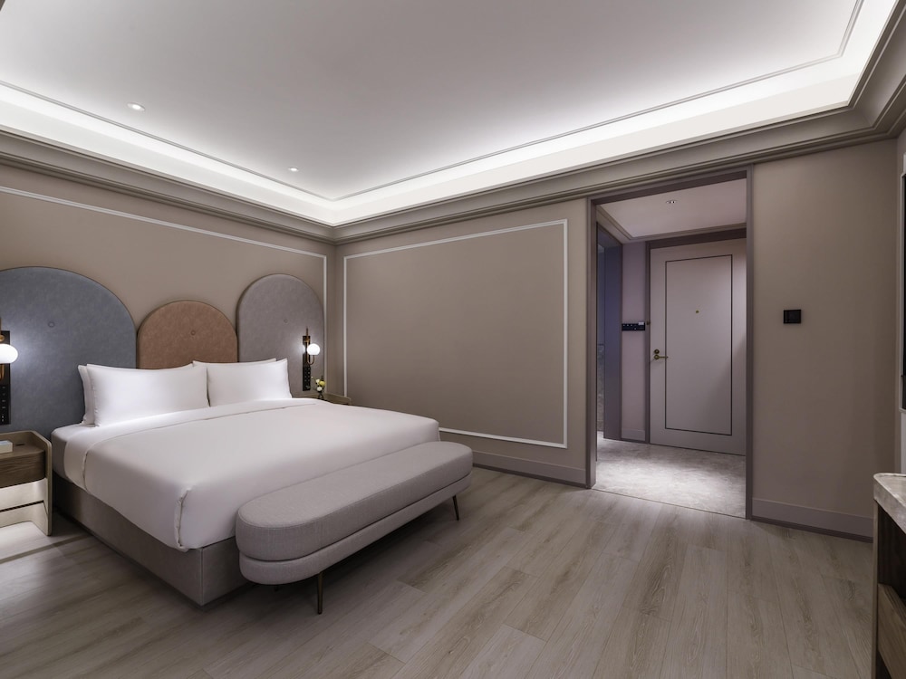 Mercure Shanghai Jinqiao 15/48