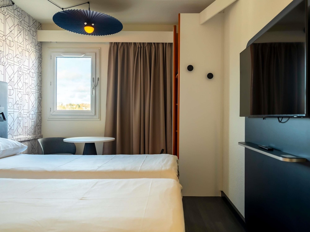 Standard, Twin Beds
