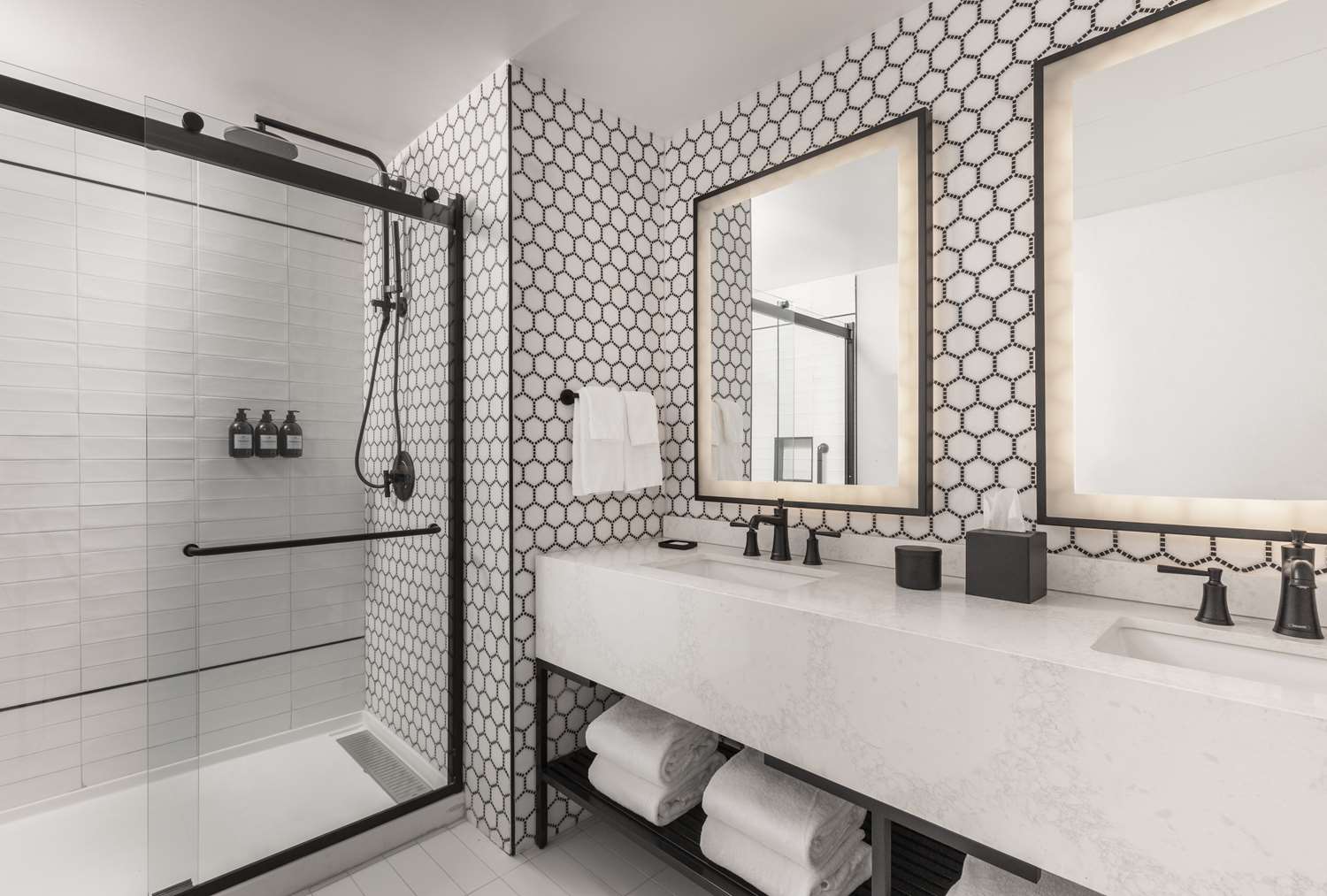 Mills House Charleston, Curio Collection by Hilton 33/34