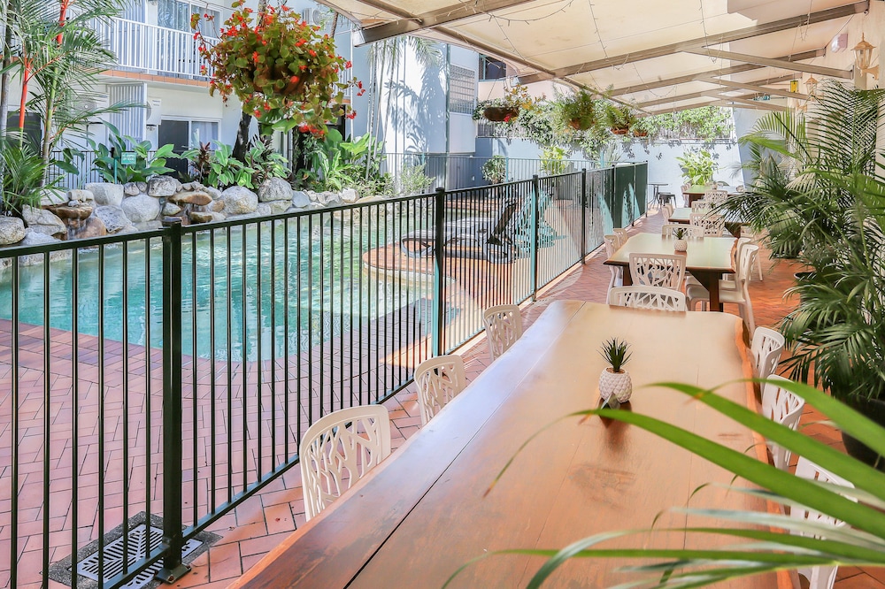 CORAL TREE INN 49/53