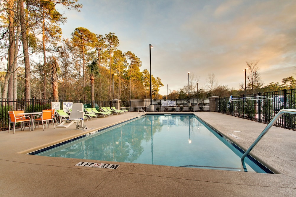 Holiday Inn Express Suites Charleston Ne Mt Pleasant Us17 23/40