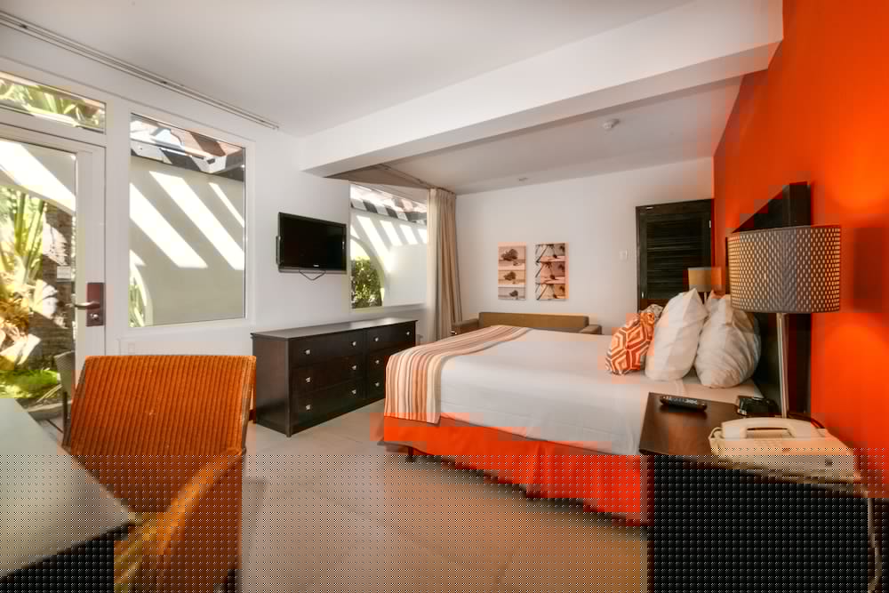 Voco Surfside Aruba by IHG 25/90