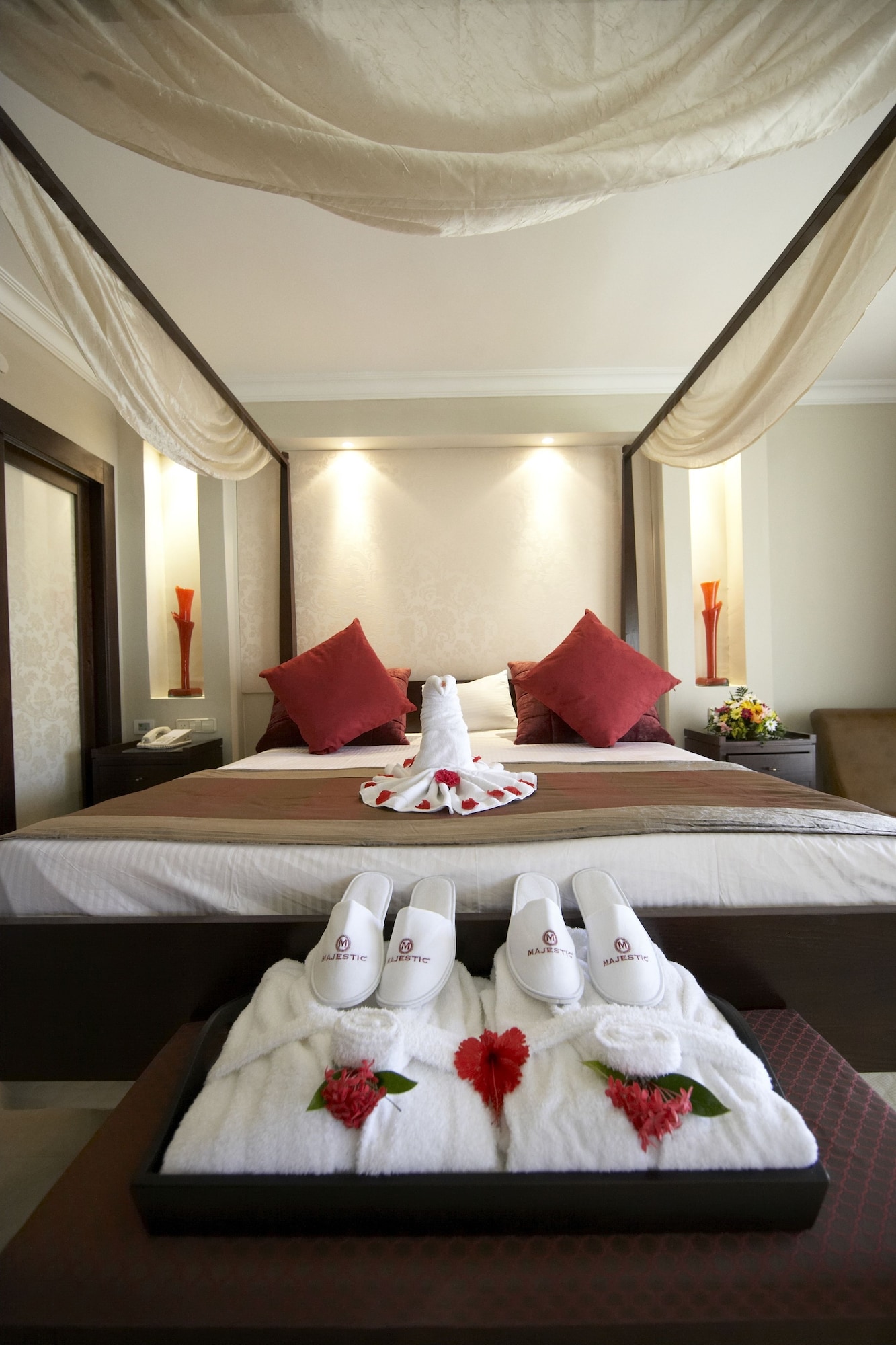 COLONIAL, JUNIOR SUITE, JETTED TUB
