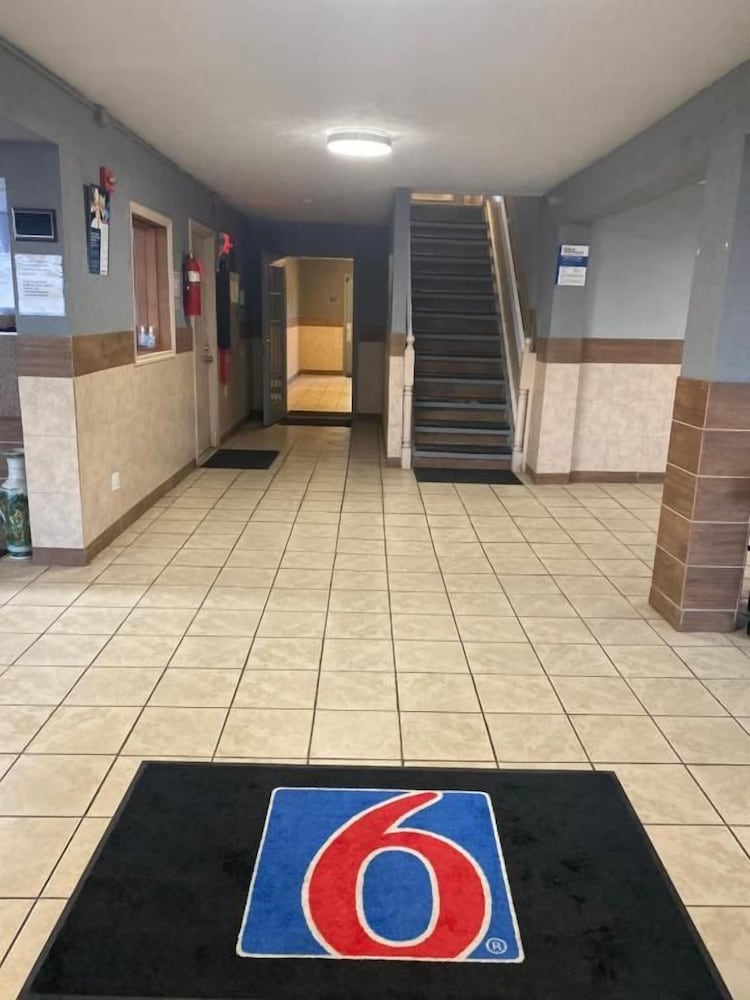 Lobby at Motel6 Hurricane, WV, HURRICANE - WV