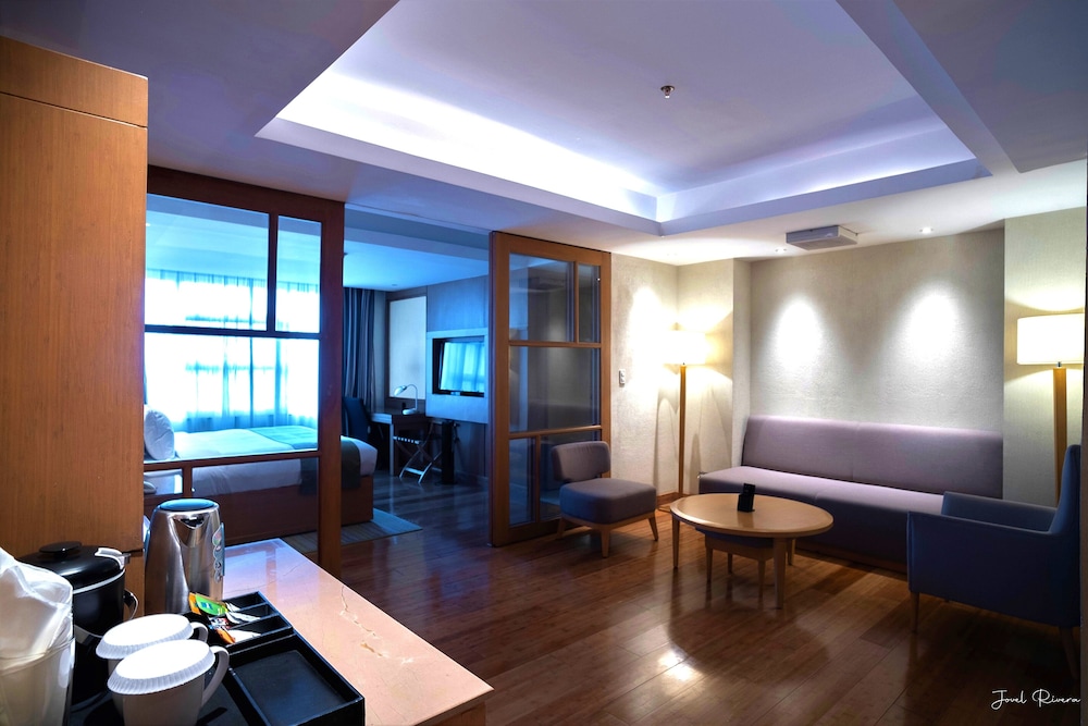 Holiday Inn Baguio City Centre 23/25