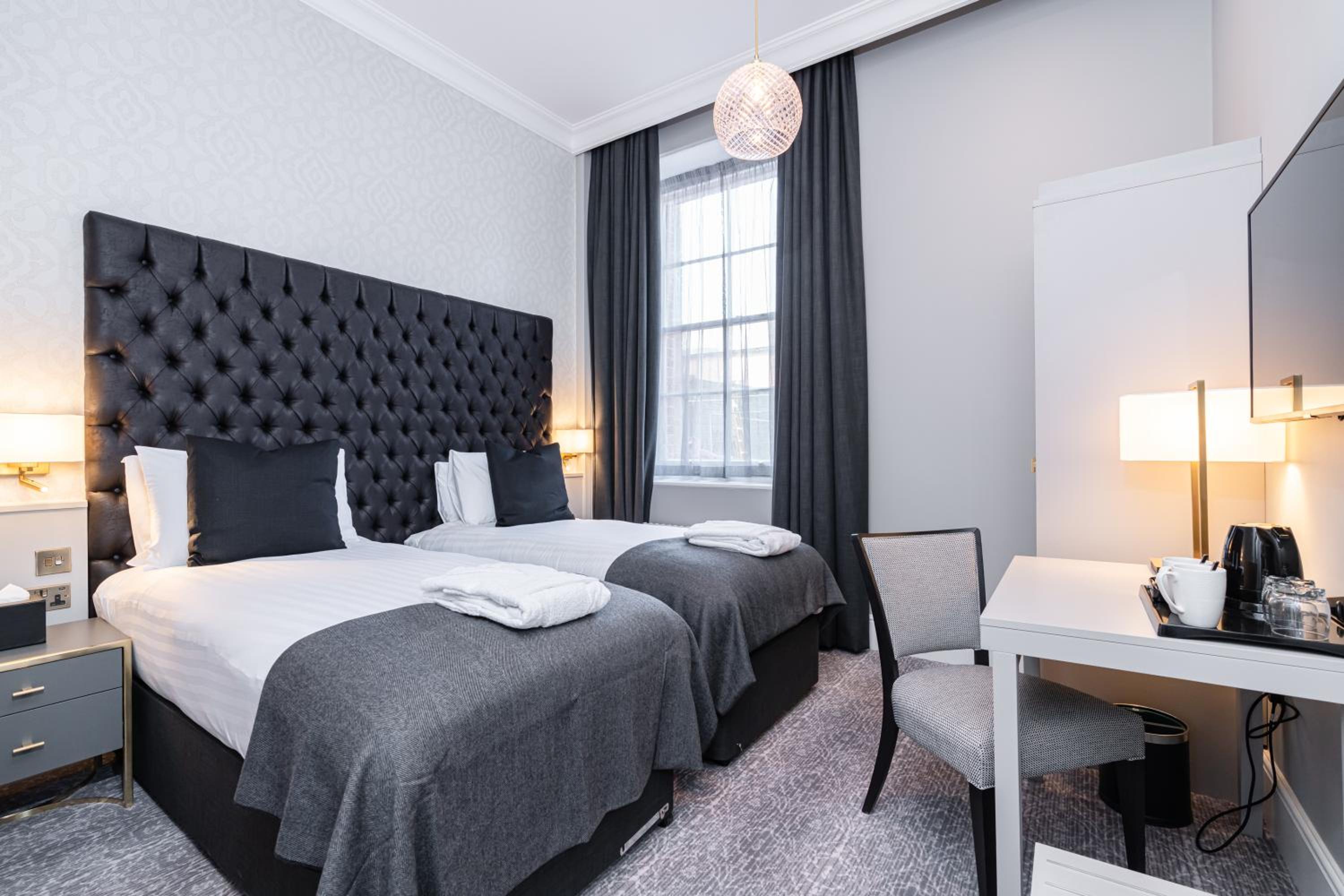 Mansion, House, Twin Beds