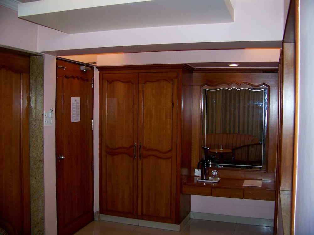 Hotel Samrat 30/40