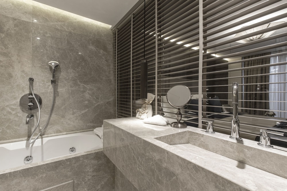 Noble22 Suites 16/39