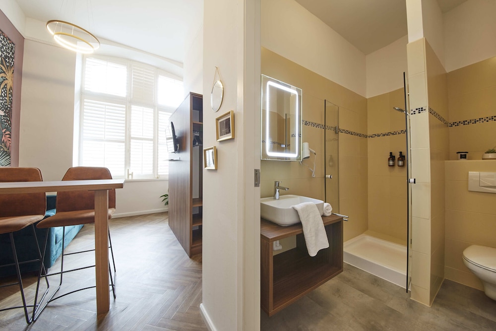 Nove Boutique Apartments 48/50