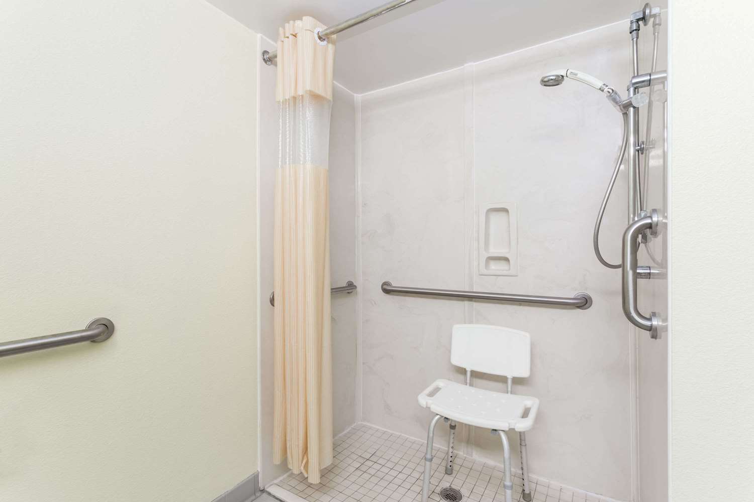 Days Inn By Wyndham Marianna 30/34