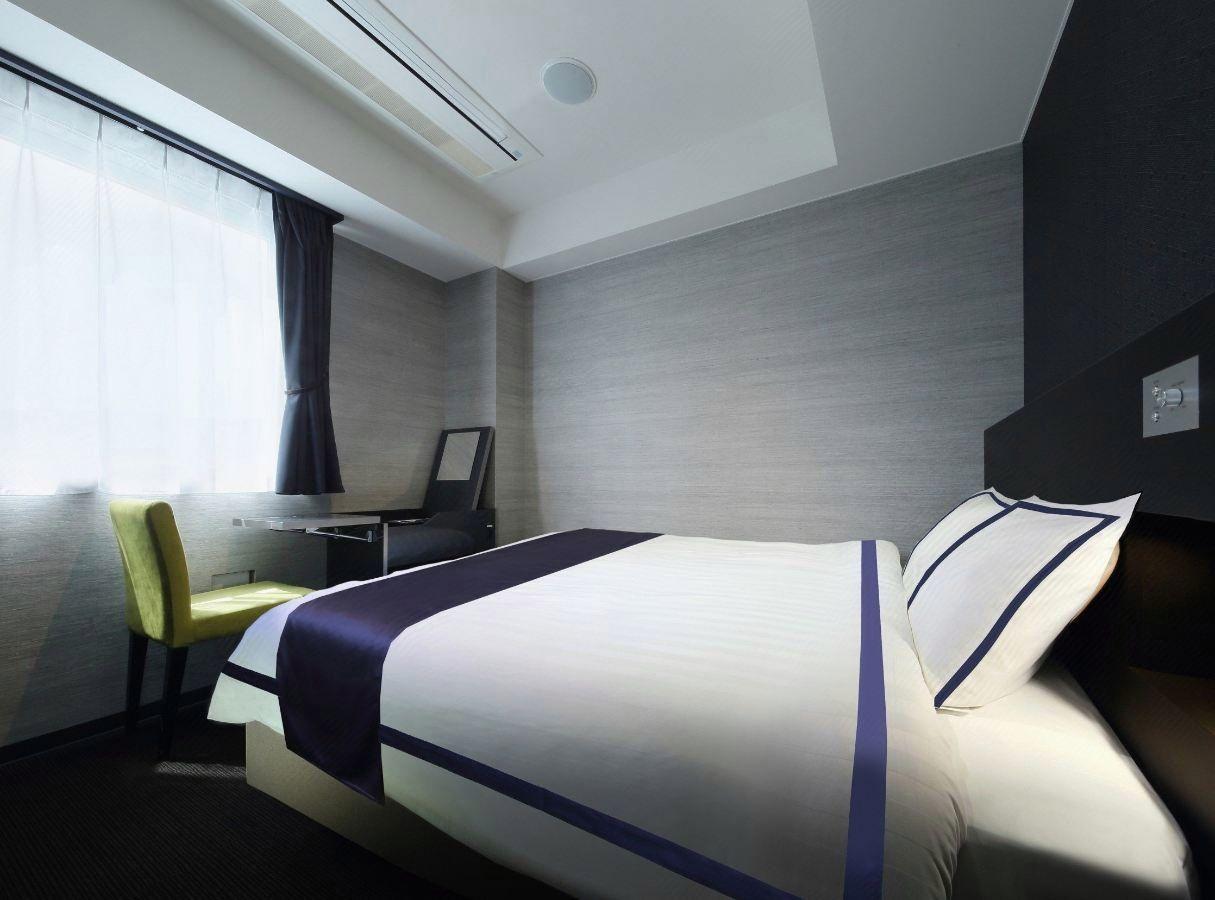 Sky, Queen Bed