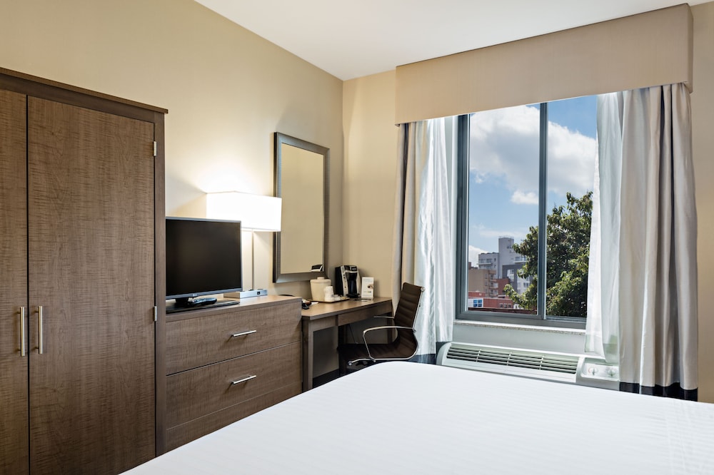 Holiday Inn Express Brooklyn 12/29