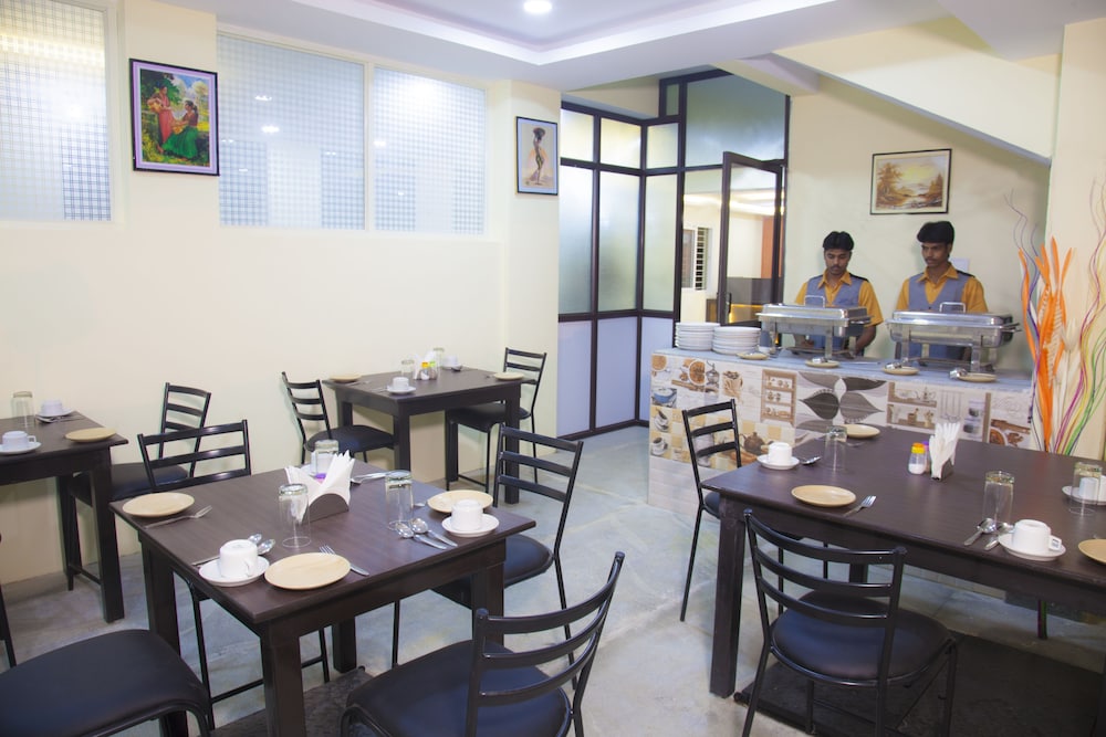 Tranzotel Bangalore Airport Hotel 37/47