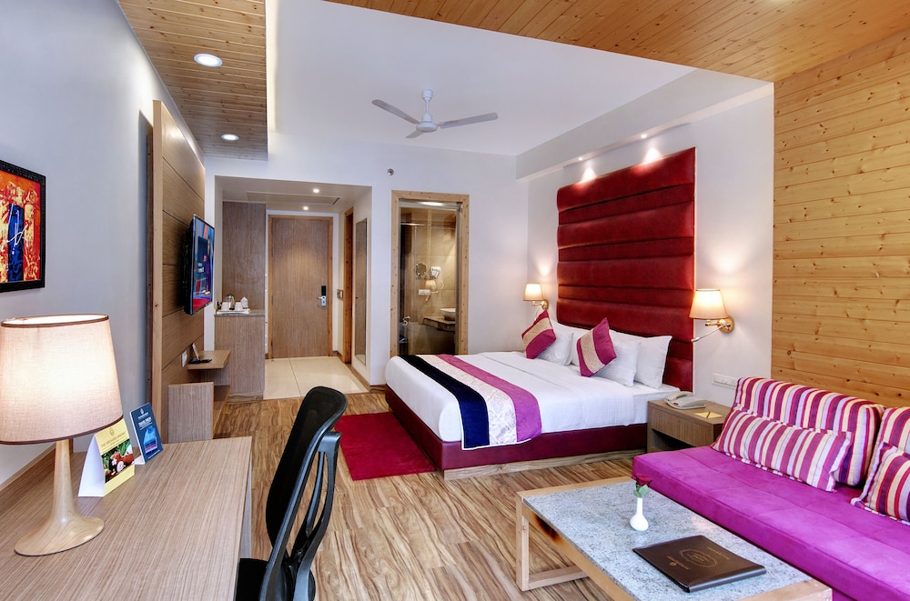 The Orchard Greens Resort 18/48