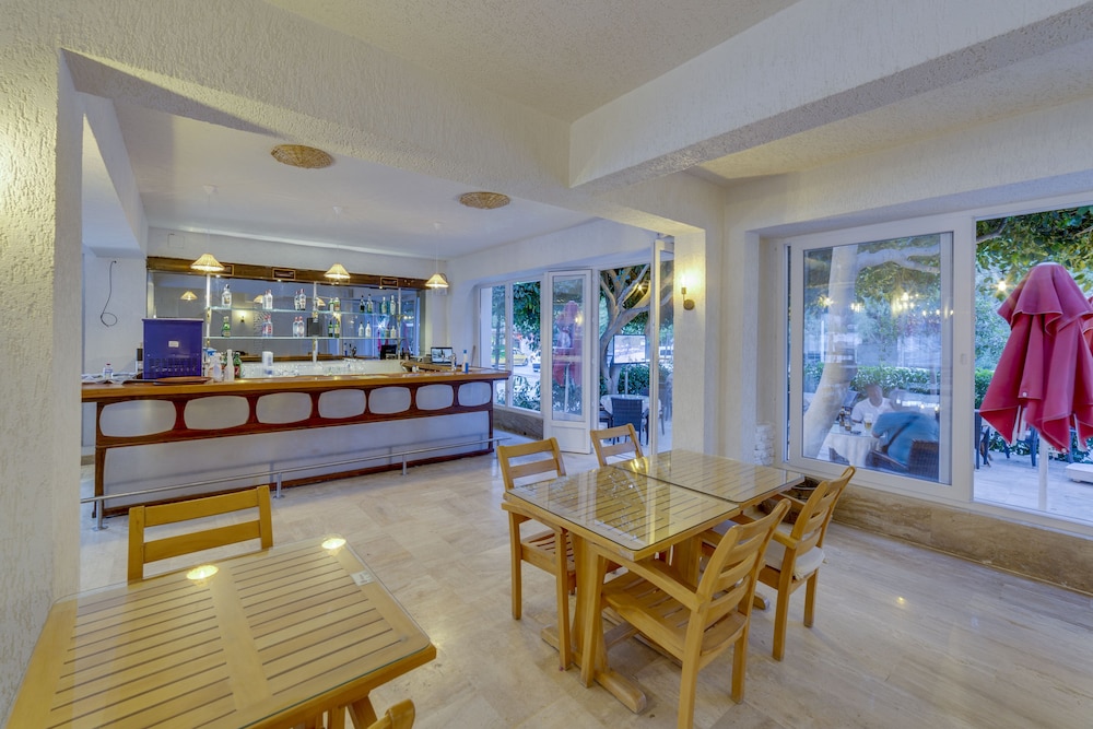 Serhan Hotel 9/35