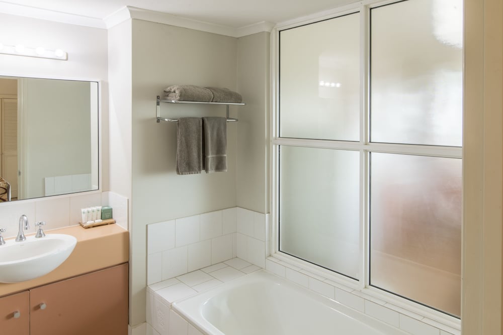 Moonlight Bay Suites 10/41