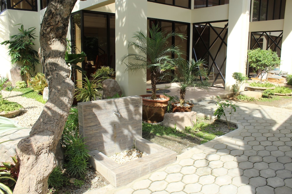 Anahaw Studio Suites 18/24