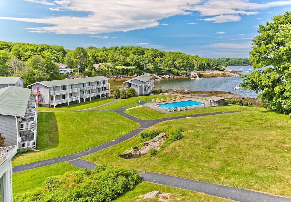 Smuggler’s Cove Inn 40/50