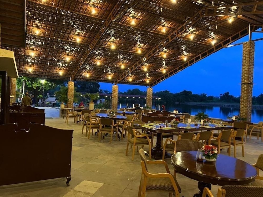 Shikarbadi Hotel 32/50