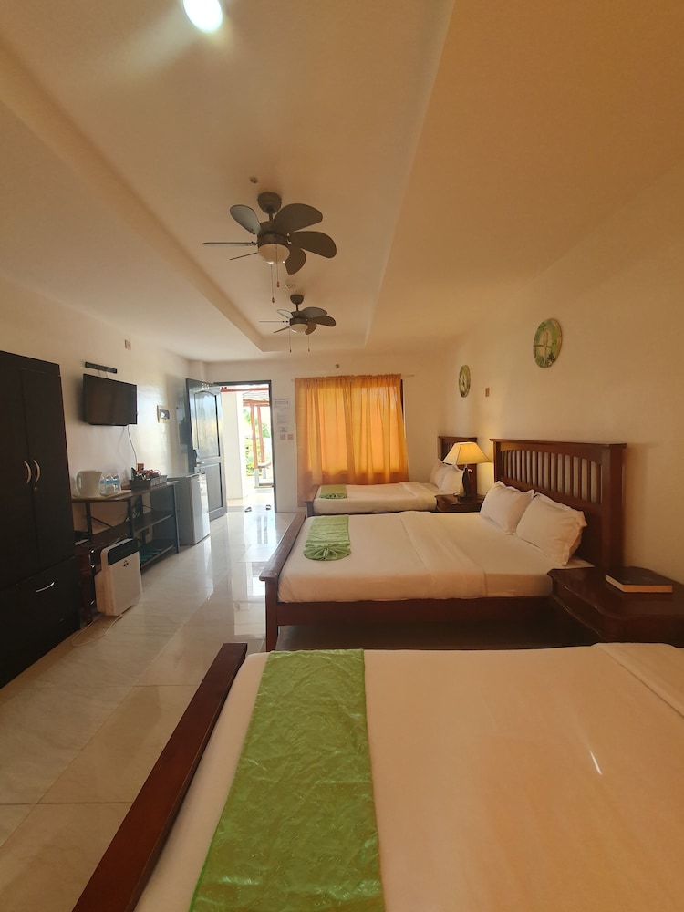 Moalboal Tropics 27/56