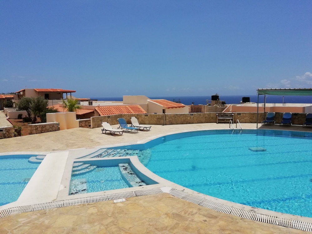 Creta Suites 9/70
