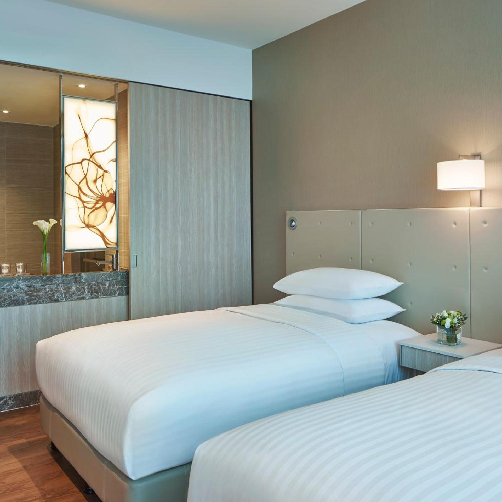 Guest Room, Premier, Twin Beds, Skyline View, High Floor