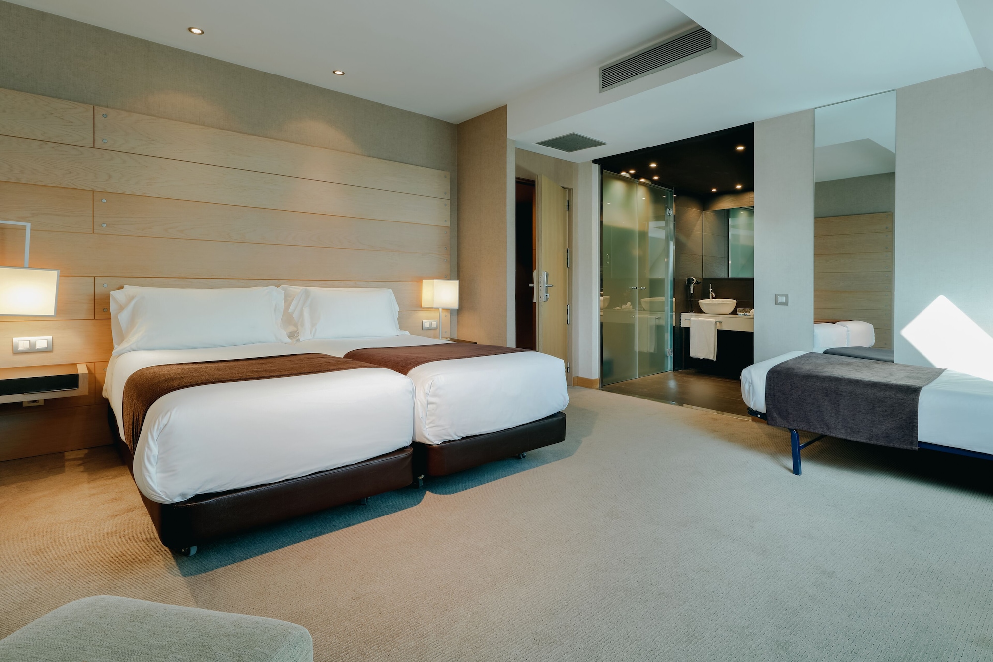 STANDARD, WITH EXTRA BED