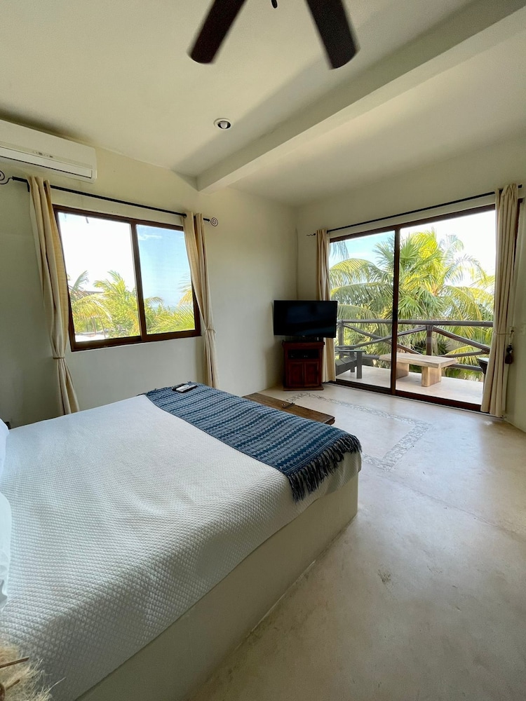 La Puerta Azul Beachfront Adults Only 3/50