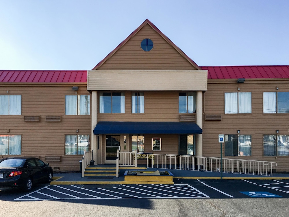 Days Inn by Wyndham Thomson 24/27