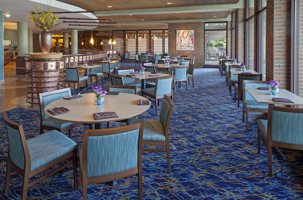 Hyatt Lodge Oak Brook Chicago 55/71