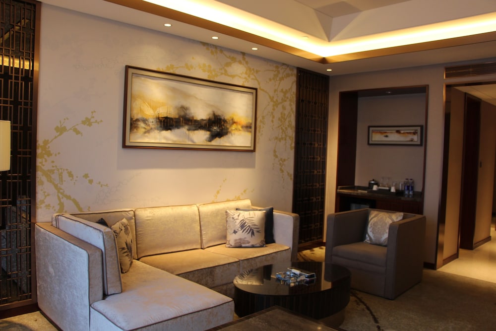 Golden Eagle Summit Hotel Yancheng 76/98