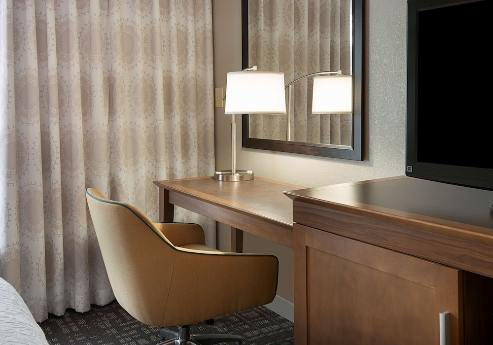 Hampton Inn Suites Charlotte Pineville 43/51